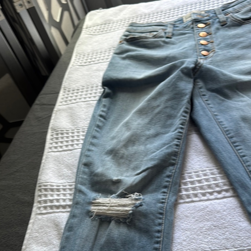 Universal Thread Blue High Rise Distressed Jeans - Picture 4 of 9